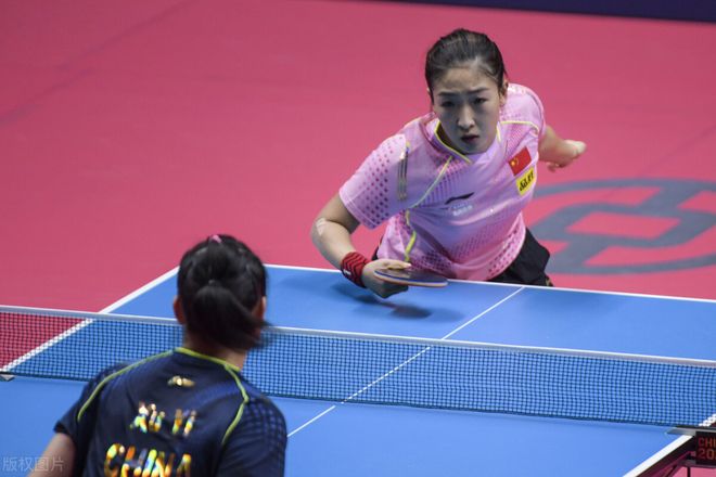 她都表现出 她都表现出